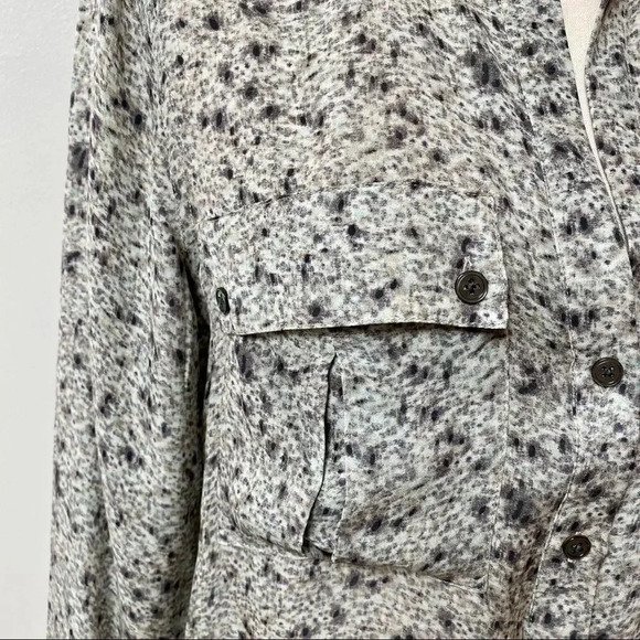 Elizabeth and James Silk Blouse Abstract Print Button Front Long Sleeve Medium - Picture 3 of 16